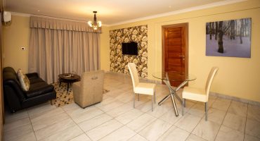 Best affordable Hotel in Accra Evans Hotel room