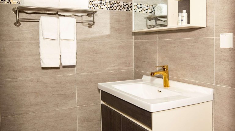 Best affordable Hotel in Accra Evans Hotel room