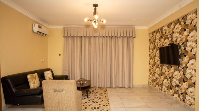 Best affordable Hotel in Accra Evans Hotel room