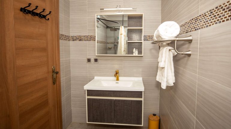 Best affordable Hotel in Accra Evans Hotel room